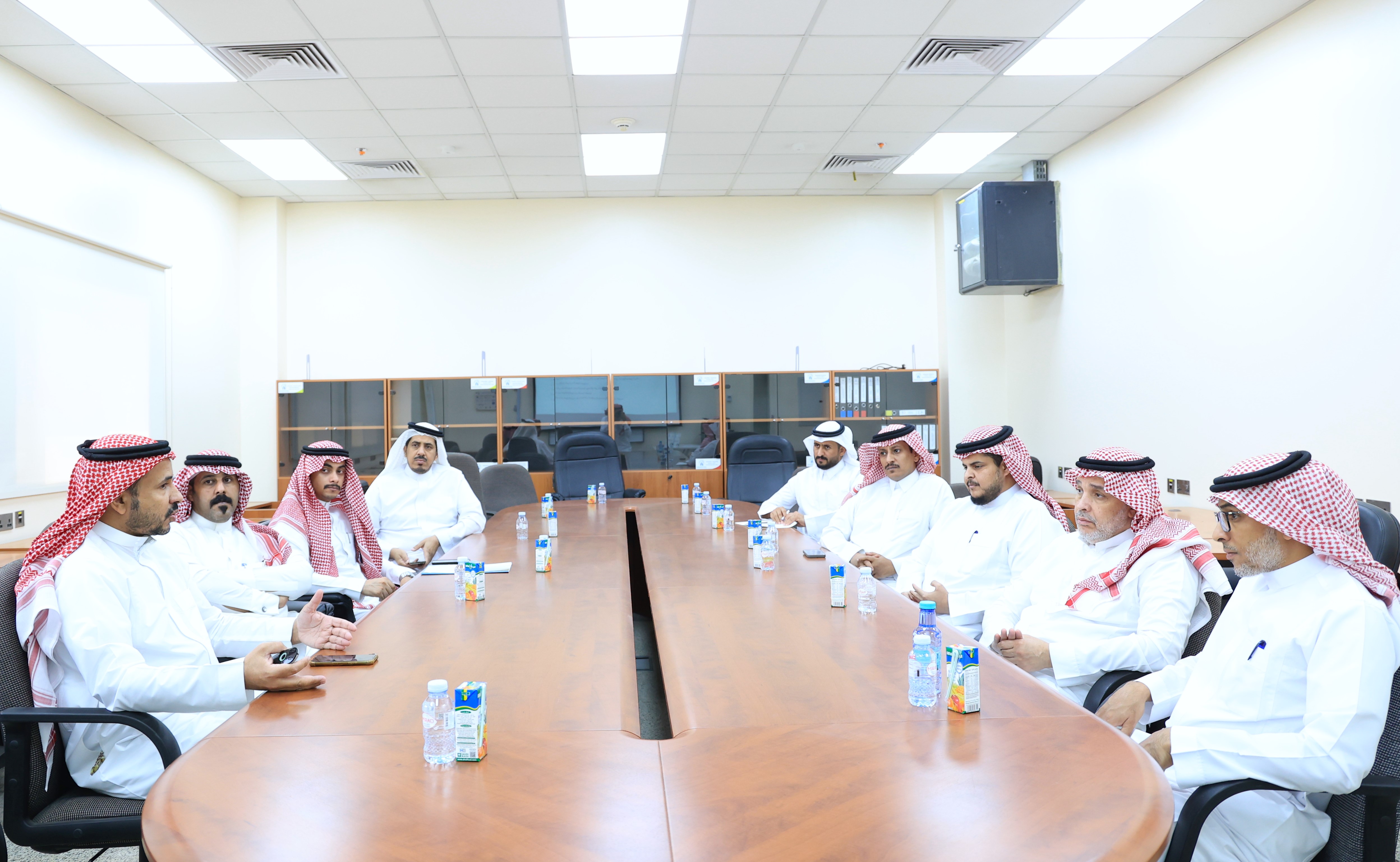 جانب من مشاركة عدد من منسوبي الإدارة العامة للمراجعة الداخلية في ورشة العمل التي نظمتها كلية الحاسب الآلي ونظم المعلومات